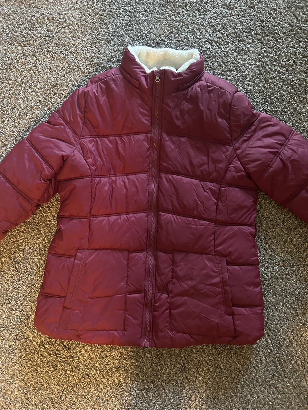 Women’s Puffer Coat Jacket with Sherpa Lining around neck